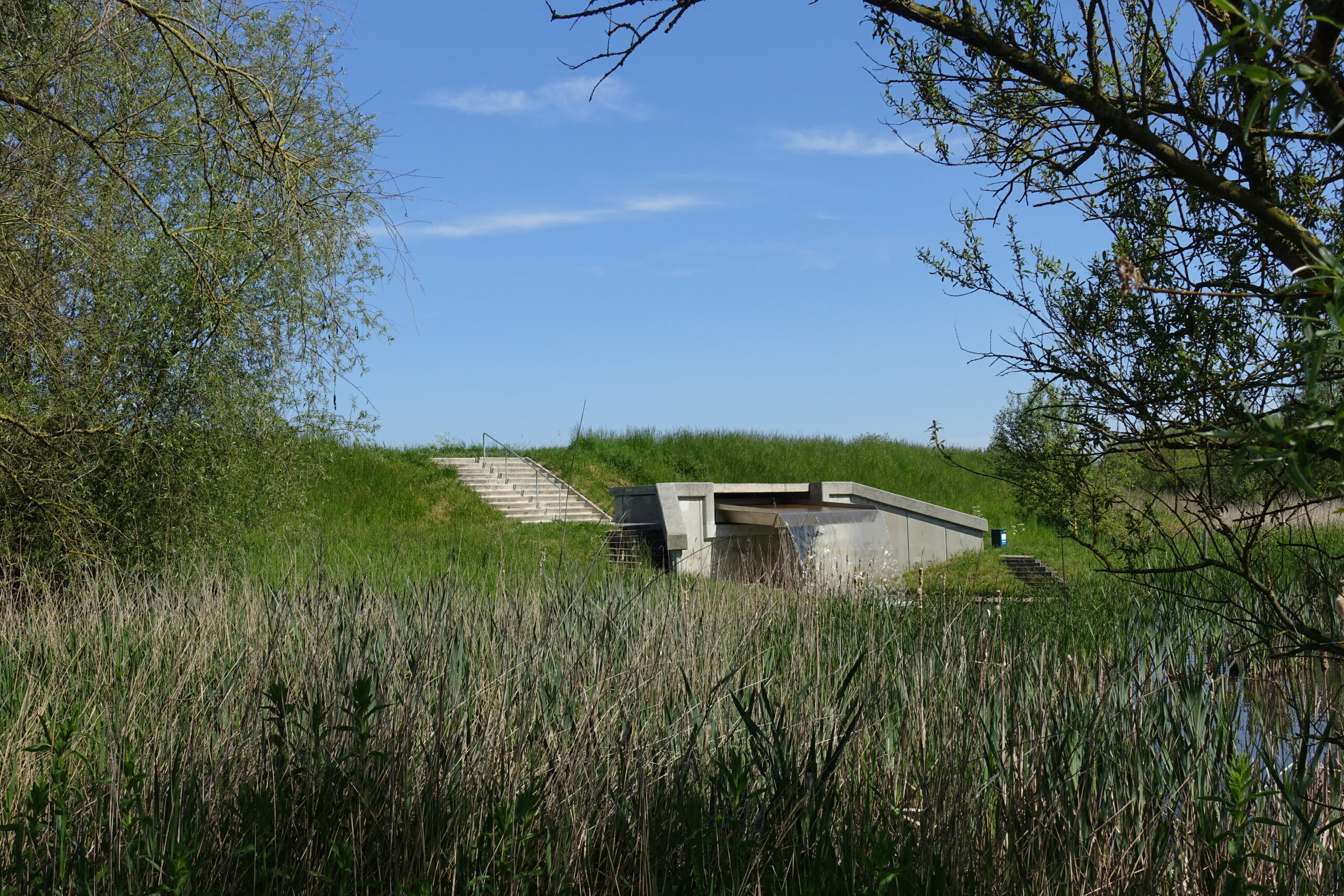 waterval gezien vanaf het vlonderpad