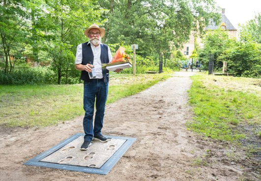 Monument Pieterpad bij Vorden opnieuw onthuld